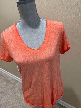 Maeve Lightweight Coral V-Neck Short Sleeve Tee